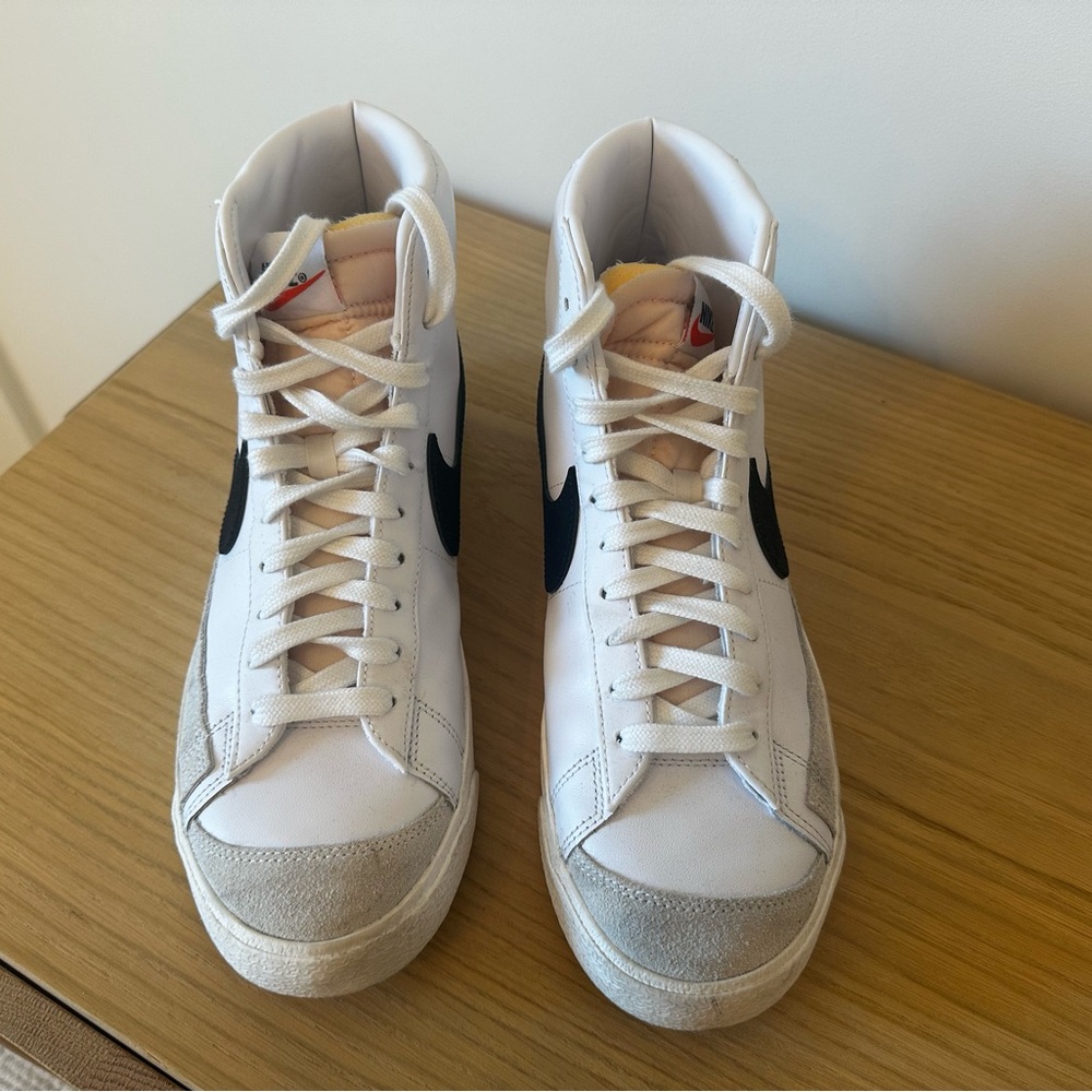 Nike Blazer Mid ‘77 white/sail/peach/black. Worn twice for weightlifting.